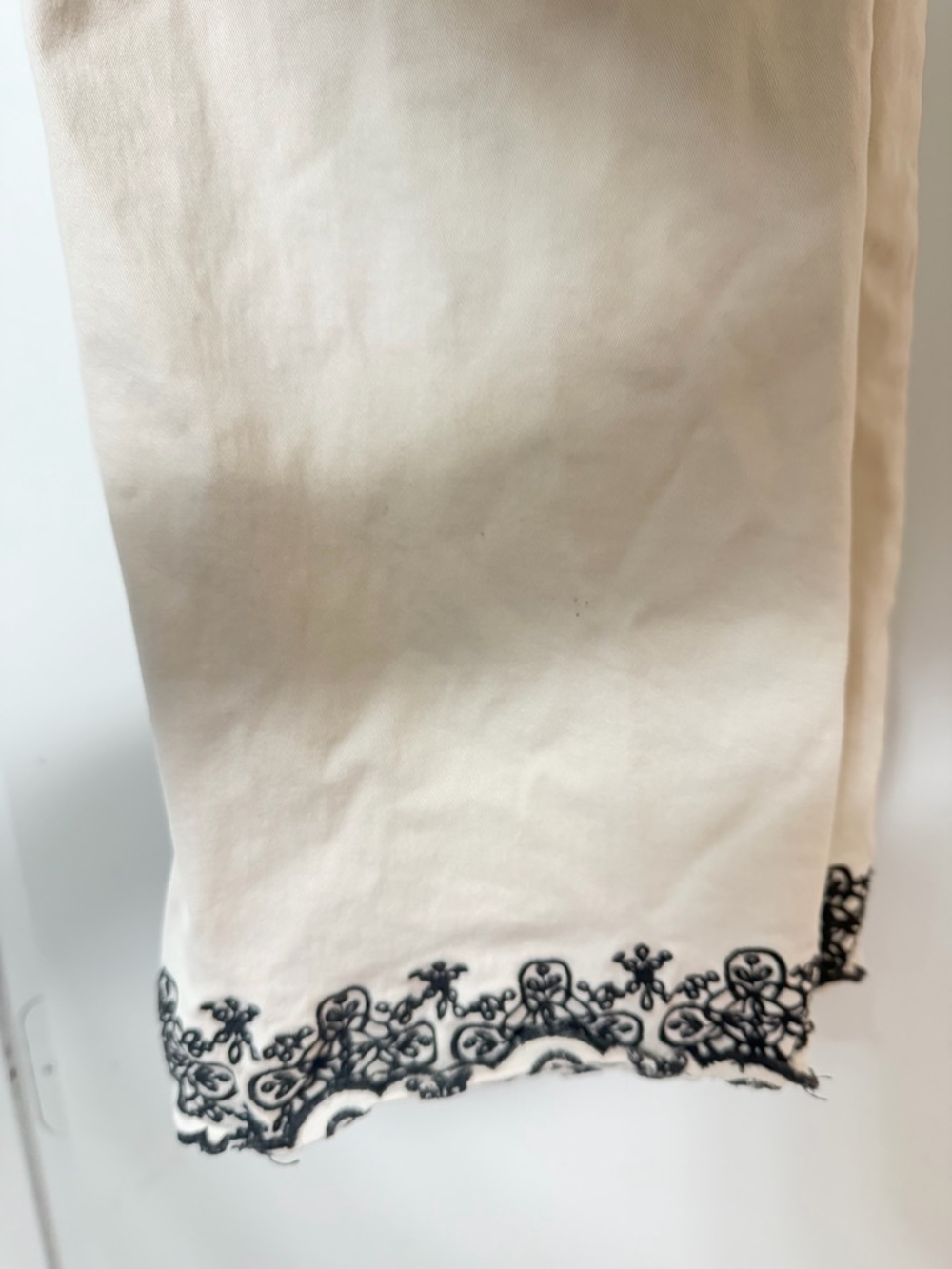 Worn Once! Bagatelle Women's White Cropped Jeans with Black Scalloped Embroidery - Picture 6 of 11